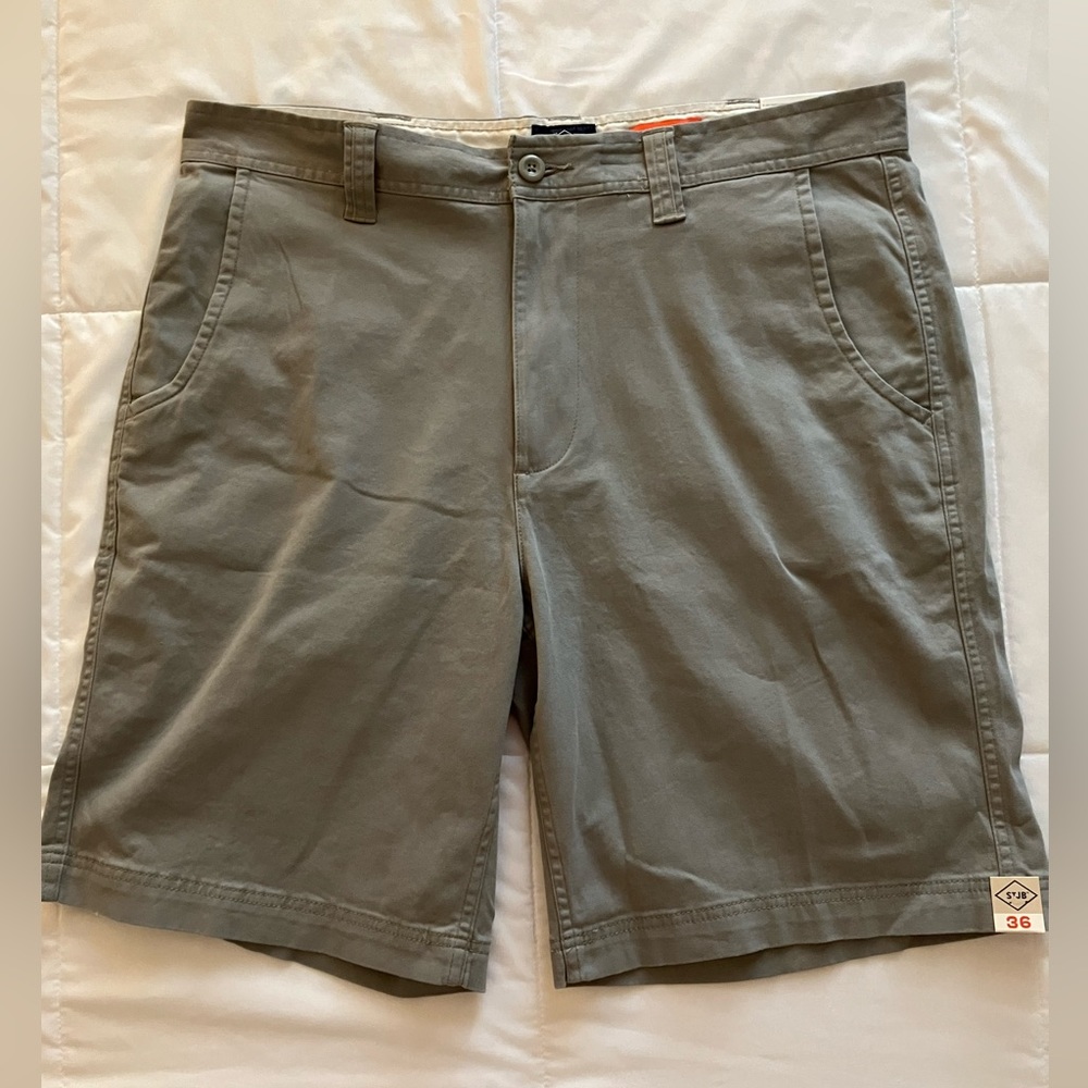 NWT Men’s classic fit tan shorts size 36